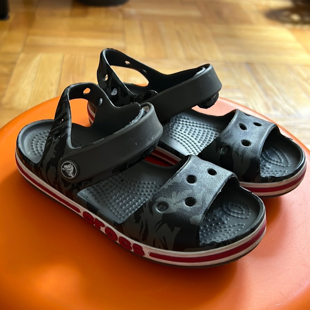 Crocs toddler sandals. Camo print. Size 11